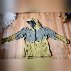 Mountain hardwear goretex rain jacket